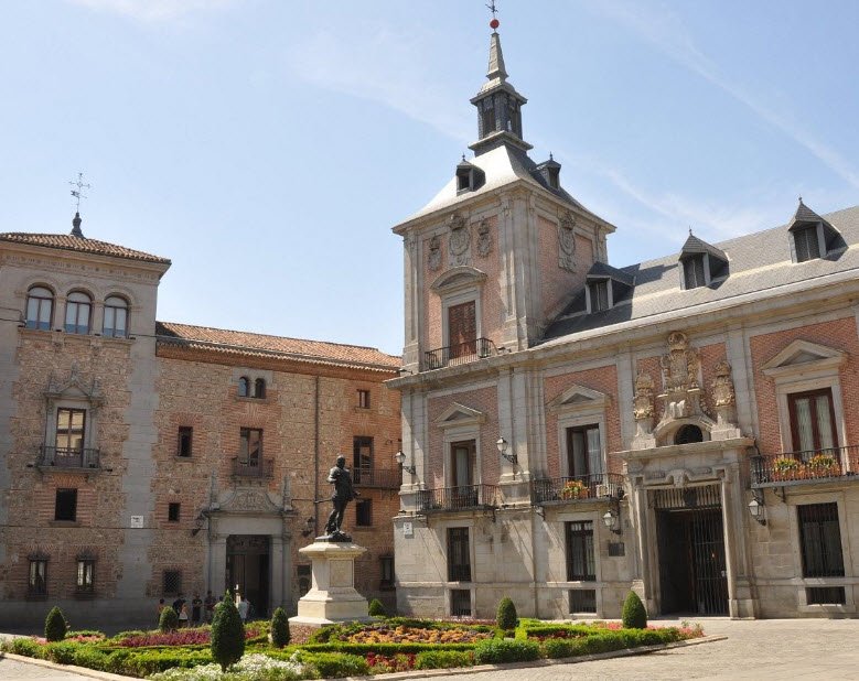 Torre de los Lujanes, Spain